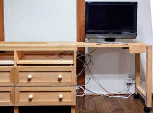 様々な木材を使ったテレビ台